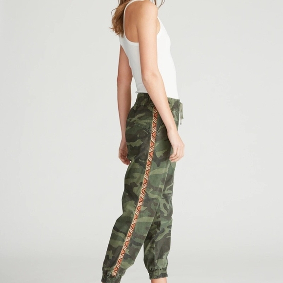 Free People DRIFTWOOD Camo Jogger Pants with Aztec Stripe |  M Boho Streetwear - Picture 1 of 8